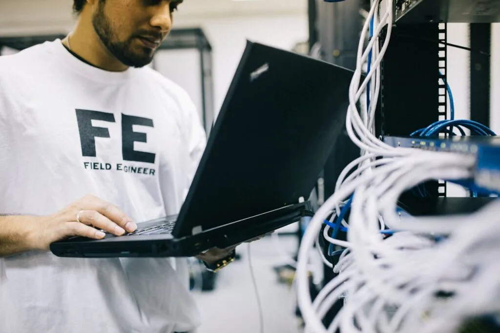 Frontline field engineer providing managed IT support and network services in Burbank